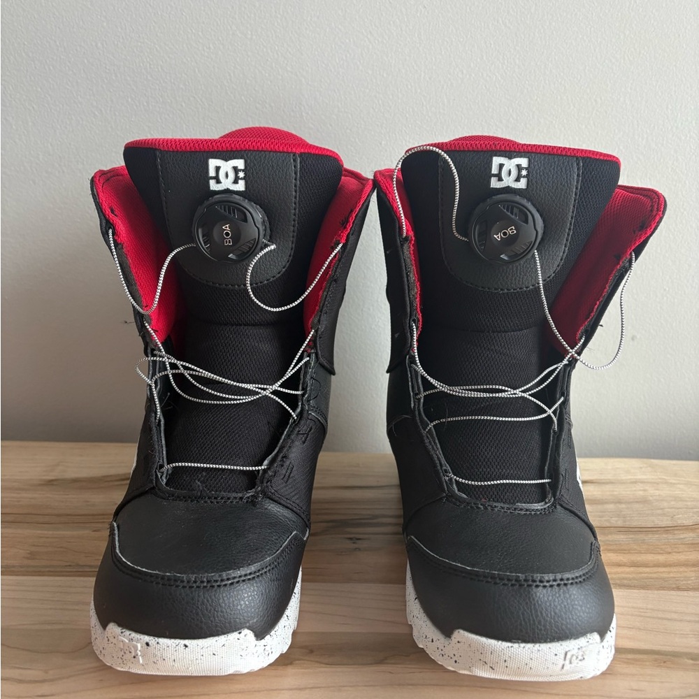 DC snowboard boots Kids Black and Red size 5 big kid